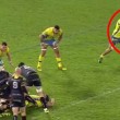 Giocatore spintona arbitro: "mi copri la visuale"2