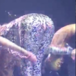 Jennifer Lopez, lato B in mostra la tutina si strappa4