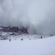 Valanga a Cervinia: paese avvolto da una nube bianca