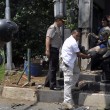 Giacarta, kamikaze e raffica di esplosioni: vittime FOTO 4