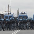 Ilva, ancora proteste a Genova: blindati fermano corteo19