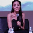 Angelina Jolie-Brad Pitt, un milione per un bimbo cambogiano