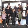 Angelina Jolie-Brad Pitt, un milione per un bimbo cambogiano7