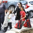 Angelina Jolie-Brad Pitt, un milione per un bimbo cambogiano8