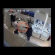 Napoli, rapina con stretta di mano tra vittima e ladro