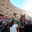 Palio di Siena, no ad Elisabetta: non andrà a festa regina 7