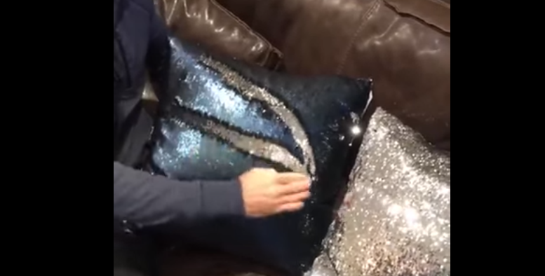 Mermaid, il cuscino che cambia colore se lo sfiori 3