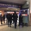 Roma, paura Stazione Termini: uomo armato, ma era giocattolo03