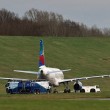 Birmingham, aereo finisce sul prato dopo atterraggio