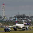 Birmingham, aereo finisce sul prato dopo atterraggio2