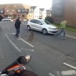 Investe pedone, motociclista riprende scena5