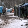 Profughi nel fango, combattono neve e gelo tra le baracche14