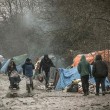 Profughi nel fango, combattono neve e gelo tra le baracche1