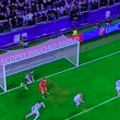 Juventus - Bayern, concesso un gol irregolare ai tedeschi: sul tiro di Muller, Lewandowski, in fuorigioco, copriva la visuale di Buffon