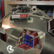 YOUTUBE Cubo di Rubik, robot lo risolve in meno di 1 secondo 3