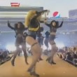 YouTube, Beyoncè balla e rischia di cadere al Superbowl