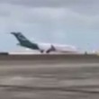 VIDEO-FOTO Aereo senza carrello atterra sul muso e...3