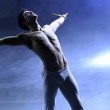 Sanremo 2016, Roberto Bolle balla i Queen sulle note di We will rock you06