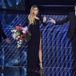 Sanremo, Roberto Bolle balla Queen e passo a 2 con Virginia01