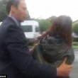 YOUTUBE Lancia dildo in faccia al ministro: video è virale 05