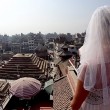 Gira il mondo come in Mangia Prega Ama...vestita da sposa06