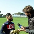 Lorenzo Insigne con il tapiro d'oro