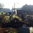 Olanda, Dalfsen: treno deraglia a passaggio a livello FOTO
