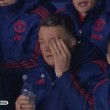 YOUTUBE Louis Van Gaal beve acqua dalla bottiglietta ma...2