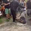 Bali, scippatore picchiato in strada dai passanti