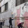 Blu cancella suoi murales Troppi magnati qui magnano14