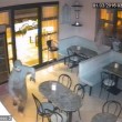 Rubano piccone, entrano nel bar prendono 100 euro 4