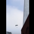 YOUTUBE Base jumper si getta dallo Shard di Londra FOTO 4