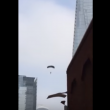 YOUTUBE Base jumper si getta dallo Shard di Londra FOTO 5
