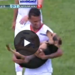 YouTube, Brasile: cane invade campo e calciatori...