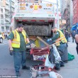 Barbona ha troppa spazzatura polizia di New York butta tutto06