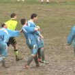 VIDEO Calcione all'arbitro da dietro, follia in campo2