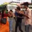 Flashmob blocca traffico in India2