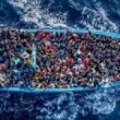 Migranti alla deriva chiamano pensionato romano dal barcone
