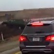 YOUTUBE Auto tallona auto su corsia di sinistra e finisce fuori strada02