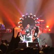 Axl Rose ha la gamba rotta: a Las Vegas canta seduto2