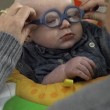 Bimbo quasi cieco vede la mamma per la prima volta3