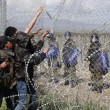 Idomeni: lacrimogeni contro migranti7