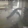 Uragano travolge negozio scarpe e distrugge tutto3