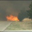 Troupe televisiva salva uomo dal trattore in fiamme4