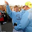 Si sposano alSi sposano alla partenza e corrono mezza maratonala partenza e corrono mezza maratona2