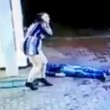 VIDEO YOUTUBE Calci e pugni a ragazzo svenuto a terra poi... 8