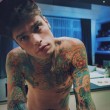 Fedez, selfie senza pantaloni su Instagram: "Se nel 2016..." 01