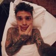 Fedez, selfie senza pantaloni su Instagram: "Se nel 2016..." 03