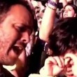 YOUTUBE Bimbo autistico si commuove al concerto dei Coldplay 01