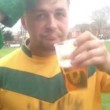 YouTube, Terry Dodd come Maccarone: beve birra durante gara
